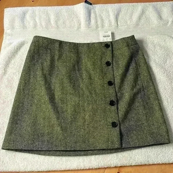 J. Crew Wool Blend Herringbone Buttons Mini Skirt NWT Sz 6 90s Preppy Academia - Picture 1 of 8